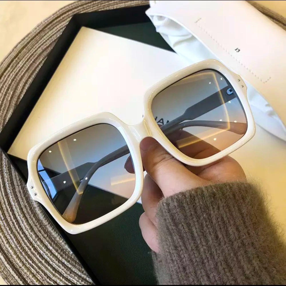 White Oversized Square Sunglasses 🌅